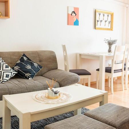 Apartman Lili Knin Bagian luar foto