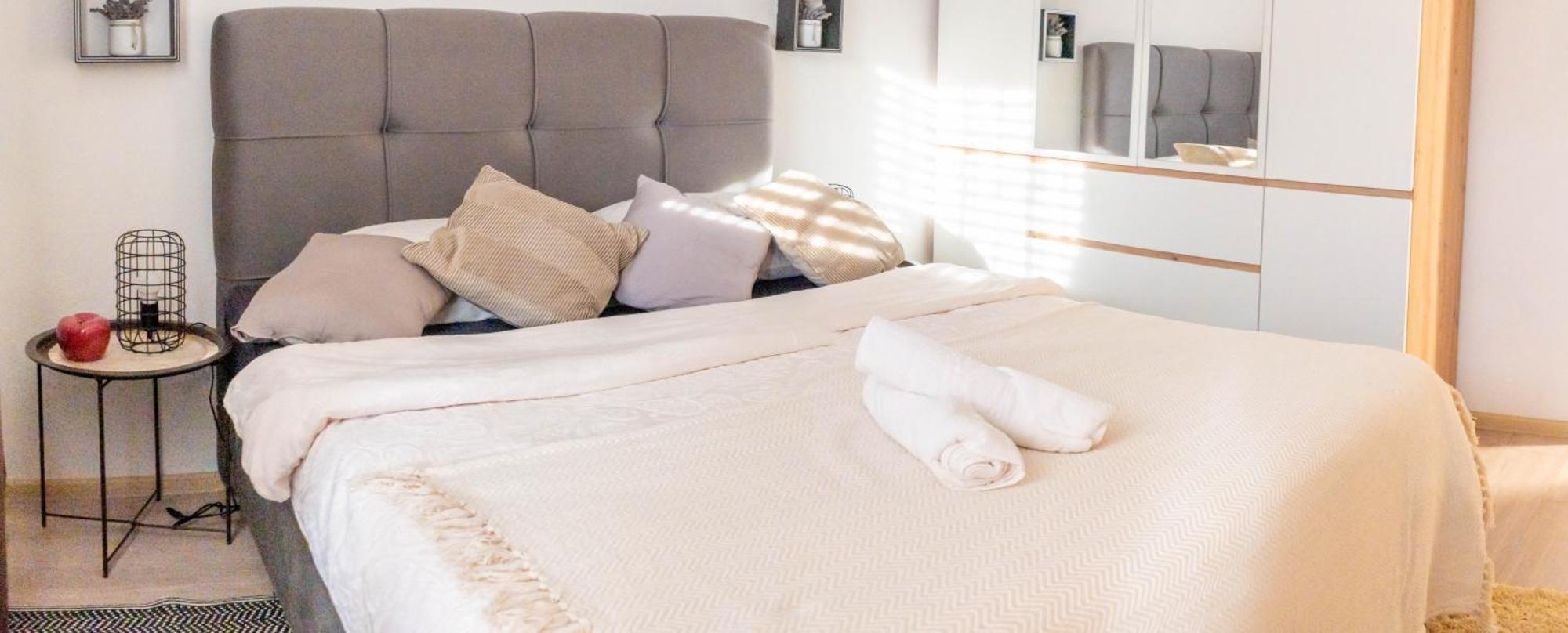 Apartman Lili Knin Bagian luar foto