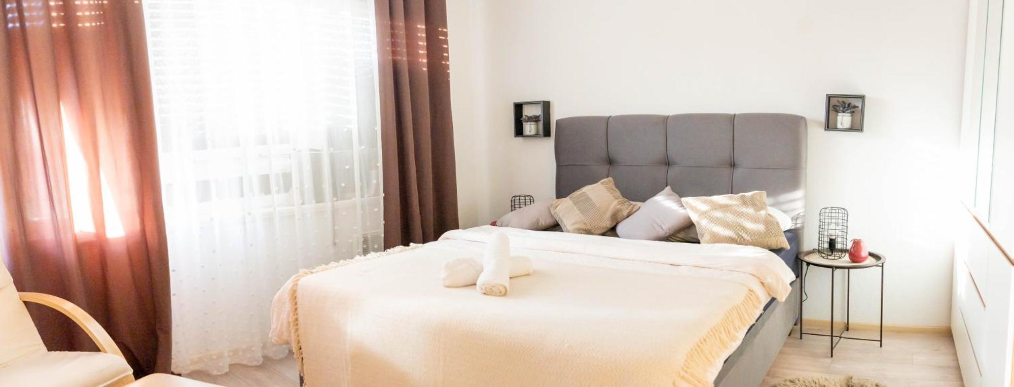 Apartman Lili Knin Bagian luar foto