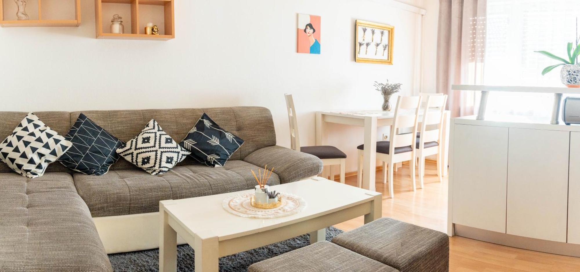 Apartman Lili Knin Bagian luar foto