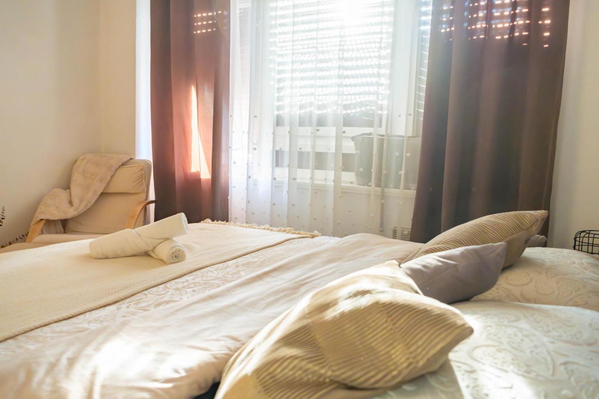 Apartman Lili Knin Bagian luar foto
