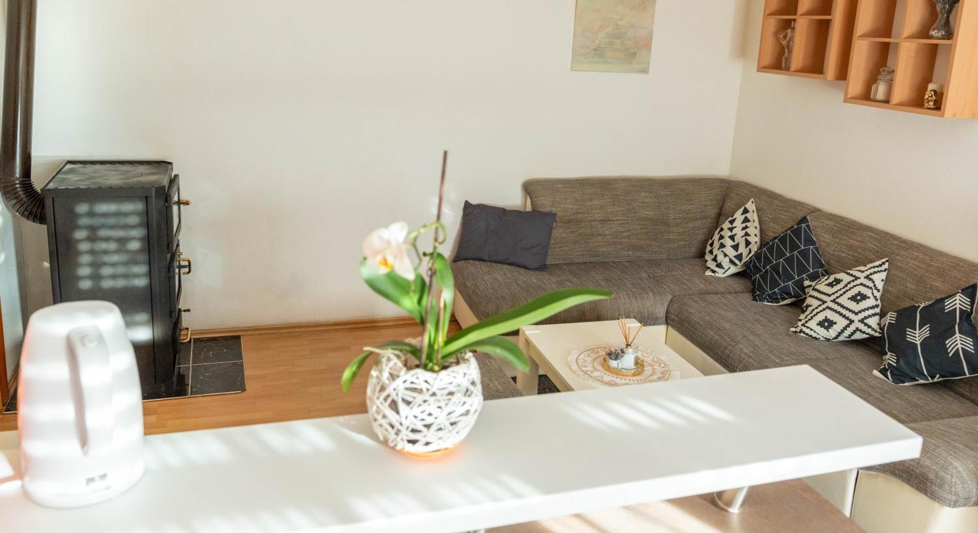 Apartman Lili Knin Bagian luar foto