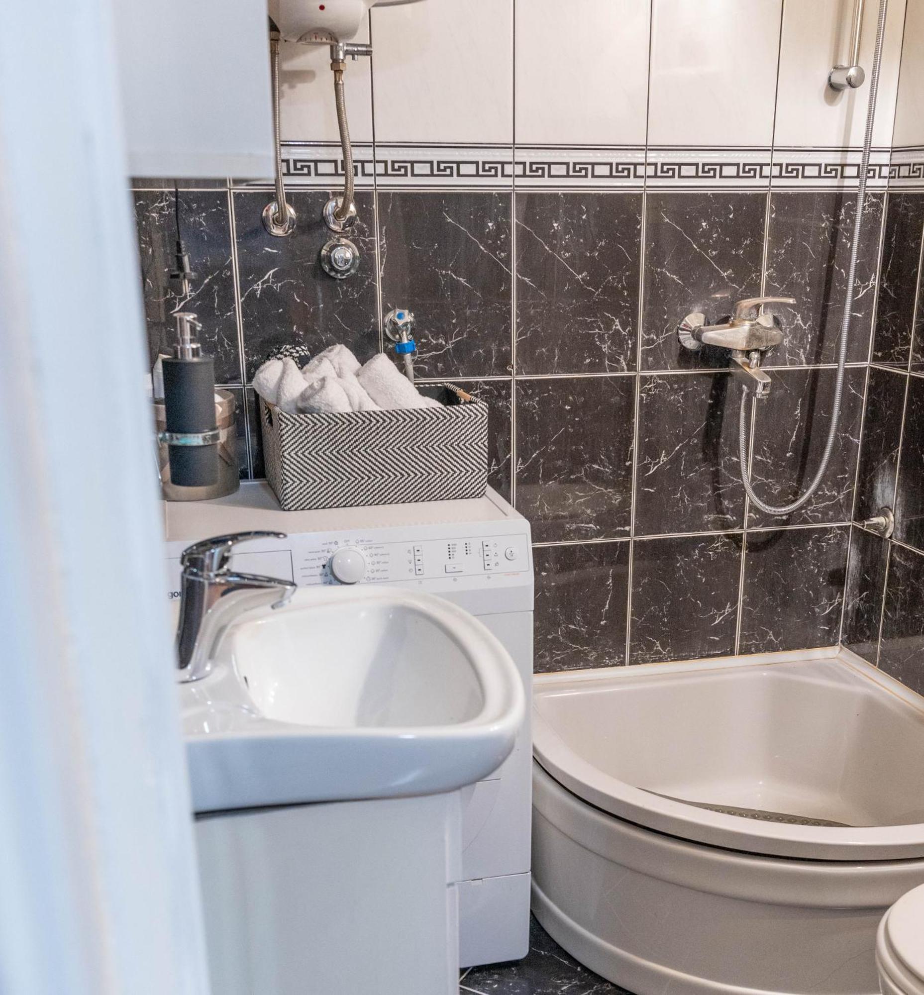 Apartman Lili Knin Bagian luar foto